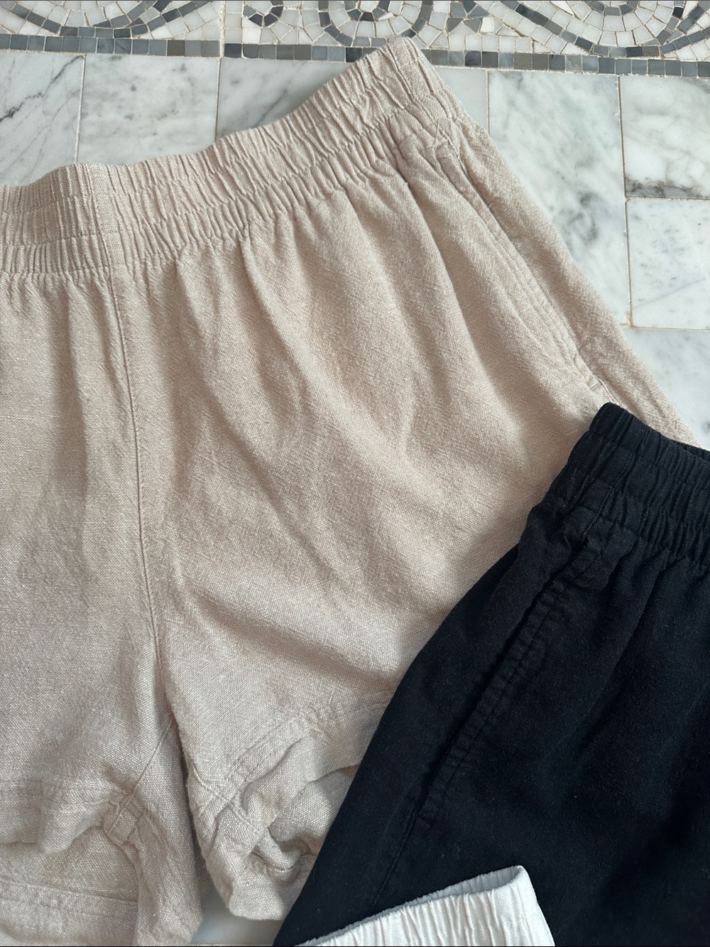 Old Navy M Women’s Elastic-Waist Linen Blend Casual Shorts - Black, White, Oat - Picture 6 of 13